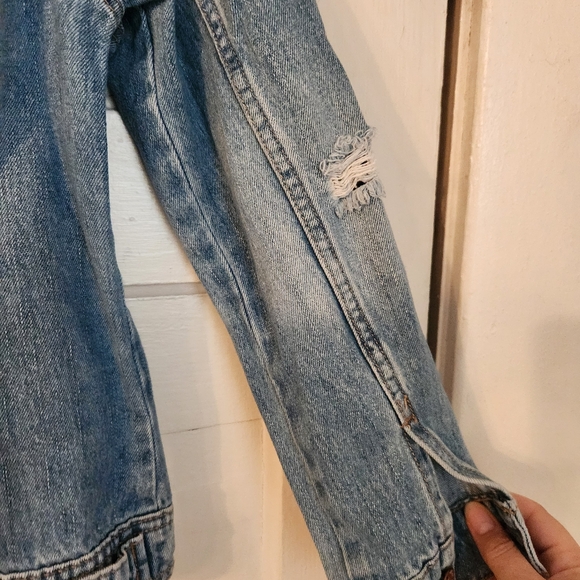 Old Navy Women’s Jean Jacket, Distressed Classic Denim, 100% Cotton EUC Sz Med - Picture 8 of 14